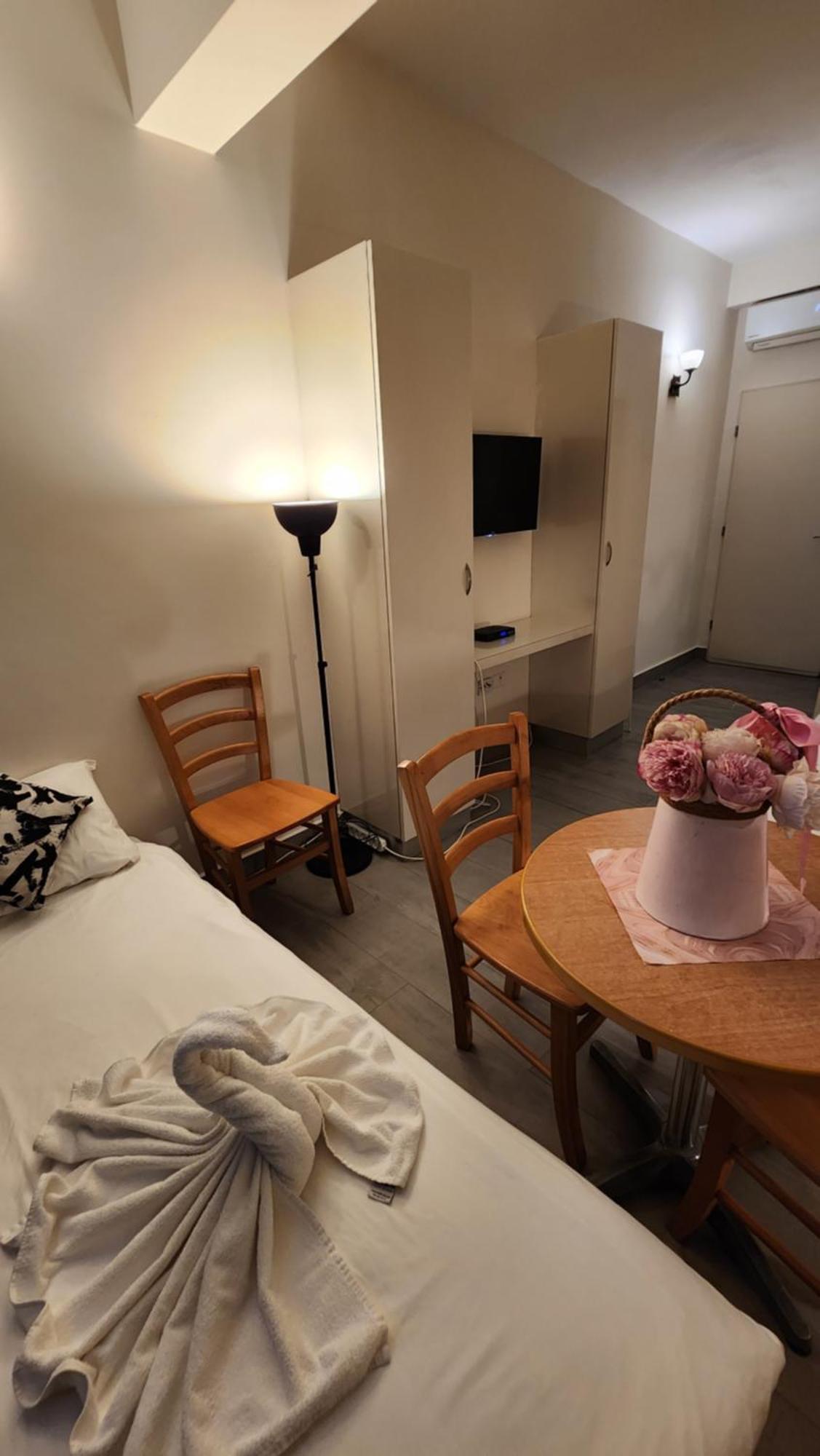 David Hameleh House Aparthotel Netanya Rum bild